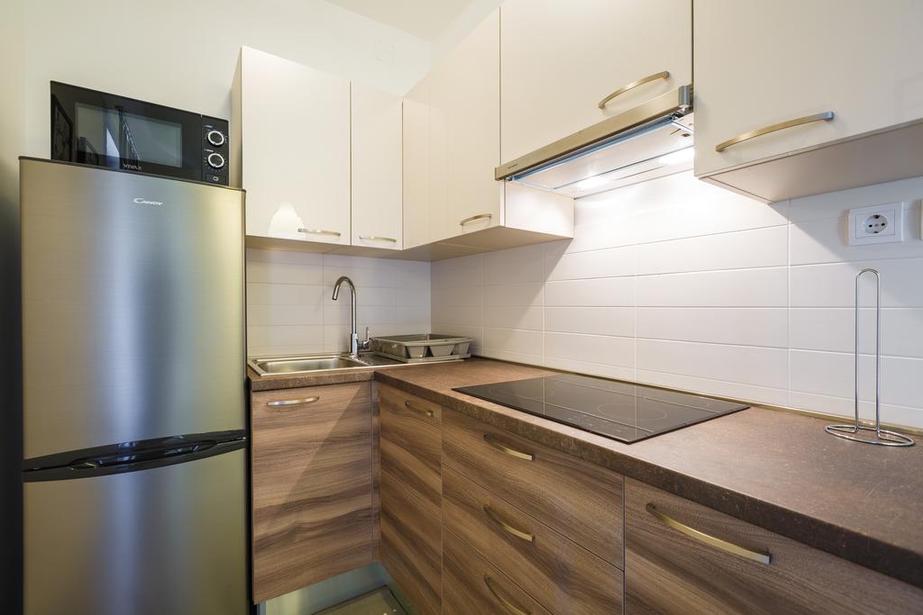 Ivni Apartmani Novigrad Istria 객실 사진