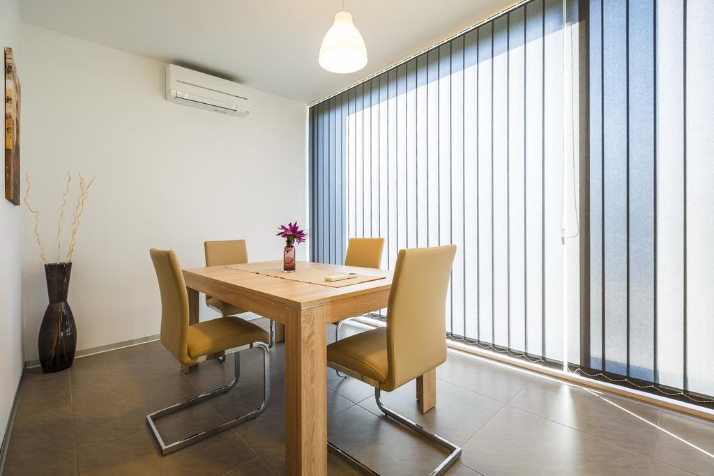 Ivni Apartmani Novigrad Istria 객실 사진