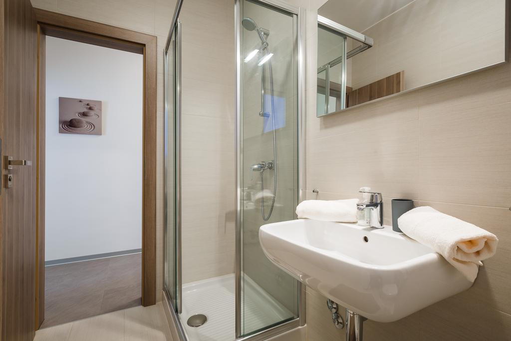 Ivni Apartmani Novigrad Istria 객실 사진